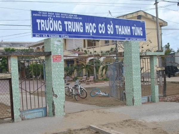 Trường Trung học cơ sở Thanh Tùng, nơi xảy ra nhiều vụ việc gây xôn xao dư luận. Trường Trung học cơ sở Thanh Tùng, nơi xảy ra nhiều vụ việc gây xôn xao dư luận.