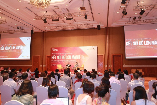 “Partnership marketing – Kết nối tiếp thị”, một giải pháp marketing toàn diện và hiệu quả đã được giới thiệu tại buổi hội thảo. “Partnership marketing – Kết nối tiếp thị”, một giải pháp marketing toàn diện và hiệu quả đã được giới thiệu tại buổi hội thảo.