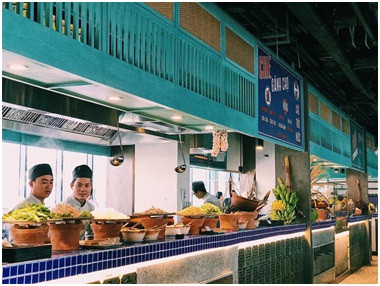 Không gian bình yên dân dã tại Chợ Xưa là nơi du khách có thể tìm thấy những thức quà quê thân thuộc thời thơ ấu. Không gian bình yên dân dã tại Chợ Xưa là nơi du khách có thể tìm thấy những thức quà quê thân thuộc thời thơ ấu.