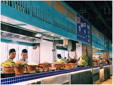 Không gian bình yên dân dã tại Chợ Xưa là nơi du khách có thể tìm thấy những thức quà quê thân thuộc thời thơ ấu.