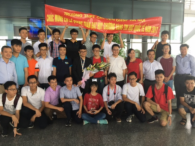 Em Lê Quang Tuấn được các thầy cô đánh giá là một học sinh cá tính, có sự nỗ lực và đam mê rất lớn trong học tập. Em Lê Quang Tuấn được các thầy cô đánh giá là một học sinh cá tính, có sự nỗ lực và đam mê rất lớn trong học tập.