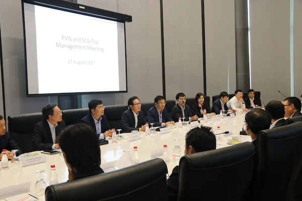Tổng giám đốc PVN Nguyễn Vũ Trường Sơn và Phó Tổng giám đốc PVN Lê Mạnh Hùng trao đổi với lãnh đạo SCG về kế hoạch triển khai Dự án Long Sơn Tổng giám đốc PVN Nguyễn Vũ Trường Sơn và Phó Tổng giám đốc PVN Lê Mạnh Hùng trao đổi với lãnh đạo SCG về kế hoạch triển khai Dự án Long Sơn