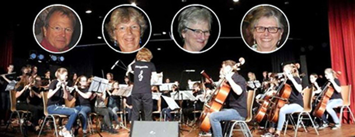 Buổi liên hoan ca nhạc để chia tay bốn giáo viên về hưu tại trường trung học chất lượng cao Heidelberg. Bốn giáo viên này đã gắn bó cả cuộc đời với trường. Tôi vô cùng cảm động khi nhìn thấy rất nhiều học sinh, giáo viên và phụ huynh đã không cầm được nước mắt trong buổi chia tay vô cùng long trọng và xúc động này. Buổi liên hoan ca nhạc để chia tay bốn giáo viên về hưu tại trường trung học chất lượng cao Heidelberg. Bốn giáo viên này đã gắn bó cả cuộc đời với trường. Tôi vô cùng cảm động khi nhìn thấy rất nhiều học sinh, giáo viên và phụ huynh đã không cầm được nước mắt trong buổi chia tay vô cùng long trọng và xúc động này.