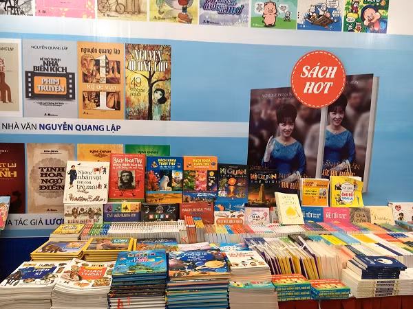 Triển lãm - Hội chợ Sách quốc tế lần thứ 6 đã khai mạc tại Công viên Thống Nhất, Hà Nội.