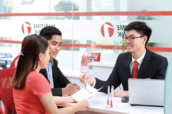 Xu hướng đầu tư phát triển cả mạng lưới giao dịch truyền thống lẫn hiện đại của các ngân hàng đang đưa dịch vụ tài chính đến gần với người tiêu dùng. Xu hướng đầu tư phát triển cả mạng lưới giao dịch truyền thống lẫn hiện đại của các ngân hàng đang đưa dịch vụ tài chính đến gần với người tiêu dùng.