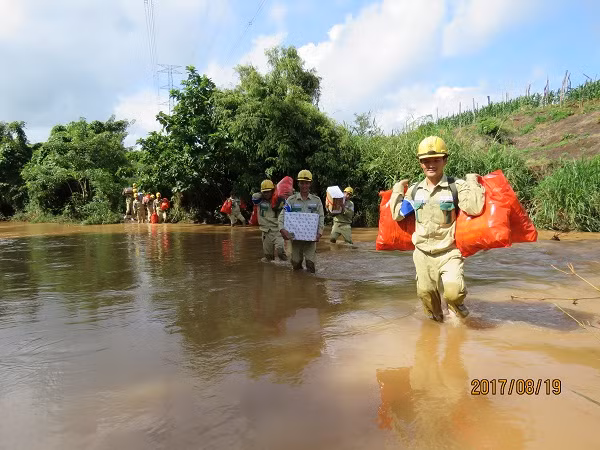 Buôn H’Mông là buôn xa nhất của xã Ea Kiết, tỉnh Đắk Lắk nằm gần khoảng cột 261-262 đường dây 500kV Pleiku 2-Cầu Bông.