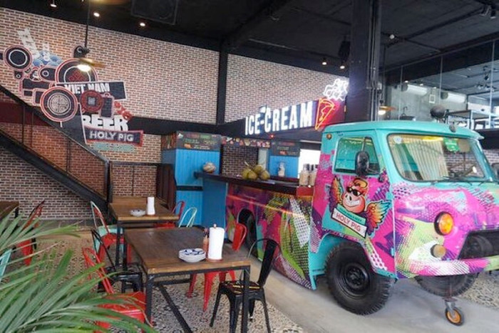 Quầy bar độc đáo với chiếc xe tải rực rỡ sắc màu phục vụ những ly kem tươi mát lạnh Quầy bar độc đáo với chiếc xe tải rực rỡ sắc màu phục vụ những ly kem tươi mát lạnh