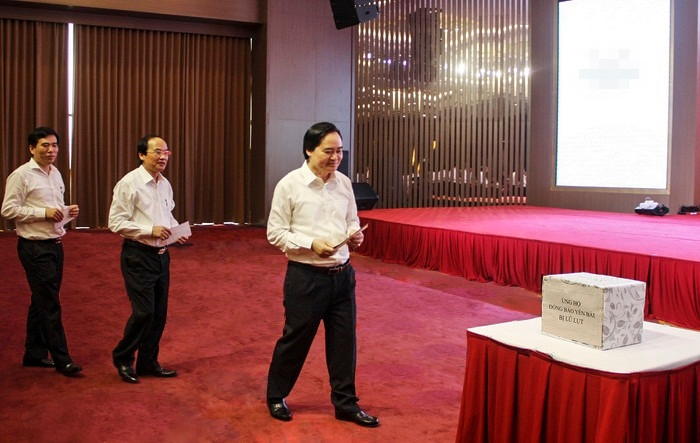 Bộ trưởng Phùng Xuân Nhạ phát động quyên góp ủng hộ giáo viên, học sinh bị ảnh hưởng bởi lũ lụt tại Yên Bái và Sơn La. Bộ trưởng Phùng Xuân Nhạ phát động quyên góp ủng hộ giáo viên, học sinh bị ảnh hưởng bởi lũ lụt tại Yên Bái và Sơn La.