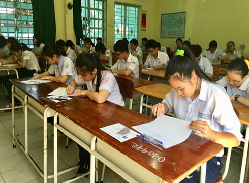 Học sinh dự thi vào lớp 10 trường trung học phổ thông chuyên Hùng Vương (ảnh: Báo Bình Dương) Học sinh dự thi vào lớp 10 trường trung học phổ thông chuyên Hùng Vương (ảnh: Báo Bình Dương)