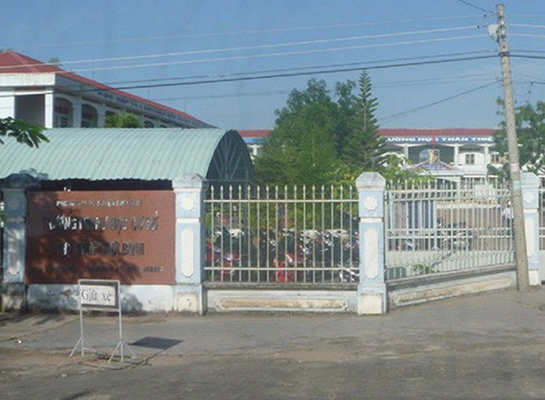 Trường trung học cơ sở thị trấn Thới Bình, huyện Thới Bình, tỉnh Cà Mau (ảnh: Báo Giao thông) Trường trung học cơ sở thị trấn Thới Bình, huyện Thới Bình, tỉnh Cà Mau (ảnh: Báo Giao thông)