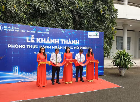 Khánh thành phòng thực hành ngân hàng mô phỏng tại Trường Đại học Tài chính - Marketing (ảnh: P.L)