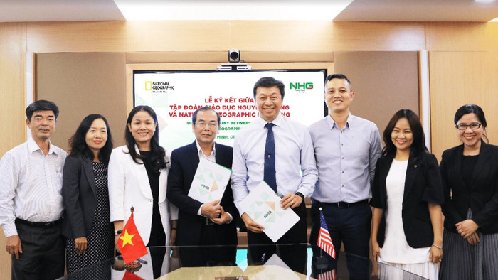 Lãnh đạo Tập đoàn NHG (trái) chụp ảnh lưu niệm cùng với lãnh đạo của NGL (Ảnh: NHG) Lãnh đạo Tập đoàn NHG (trái) chụp ảnh lưu niệm cùng với lãnh đạo của NGL (Ảnh: NHG)