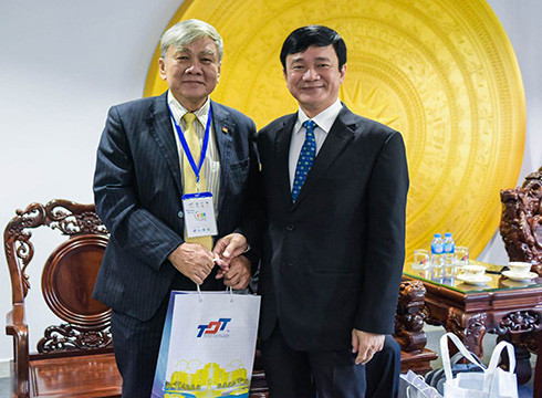 Giáo sư LêVinh Danh - Hiệu trưởng (phải) và đại biểu tham dự Hội thảo Quốc tế về Khoa học Thể thao (ảnh: TDTU) Giáo sư LêVinh Danh - Hiệu trưởng (phải) và đại biểu tham dự Hội thảo Quốc tế về Khoa học Thể thao (ảnh: TDTU)