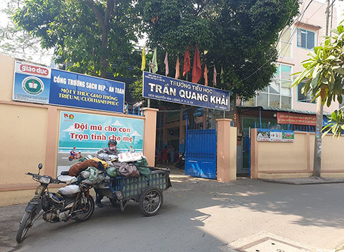 Hiệu trưởng Trường Trần Quang Khải nói giáo viên không có dạy thêm ở nhà (ảnh: P.L) Hiệu trưởng Trường Trần Quang Khải nói giáo viên không có dạy thêm ở nhà (ảnh: P.L)