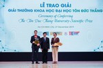 Tiến sĩ Timon Rabczuk – Đại học Bauhaus Weimar nhận giải thưởng khoa học Đại học Tôn Đức Thắng (ảnh: P.L) Tiến sĩ Timon Rabczuk – Đại học Bauhaus Weimar nhận giải thưởng khoa học Đại học Tôn Đức Thắng (ảnh: P.L)