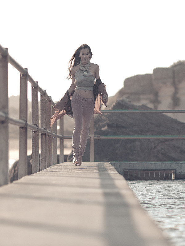 Chanel Hương Thùy tên thật là Nguyễn Hương Thùy, là gương mặt mới trong làng thời trang Việt. Chân dài 14 tuổi từ Pháp trở về nước với mong muốn được sống và làm việc tại quê hương. Hương Thùy mơ ước sớm trở thành người mẫu chuyên nghiệp nhưng vẫn duy trì việc học phổ thông. Chanel Hương Thùy tên thật là Nguyễn Hương Thùy, là gương mặt mới trong làng thời trang Việt. Chân dài 14 tuổi từ Pháp trở về nước với mong muốn được sống và làm việc tại quê hương. Hương Thùy mơ ước sớm trở thành người mẫu chuyên nghiệp nhưng vẫn duy trì việc học phổ thông.