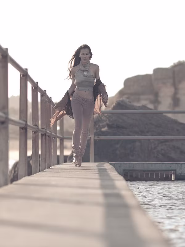 Chanel Hương Thùy tên thật là Nguyễn Hương Thùy, là gương mặt mới trong làng thời trang Việt. Chân dài 14 tuổi từ Pháp trở về nước với mong muốn được sống và làm việc tại quê hương. Hương Thùy mơ ước sớm trở thành người mẫu chuyên nghiệp nhưng vẫn duy trì việc học phổ thông.