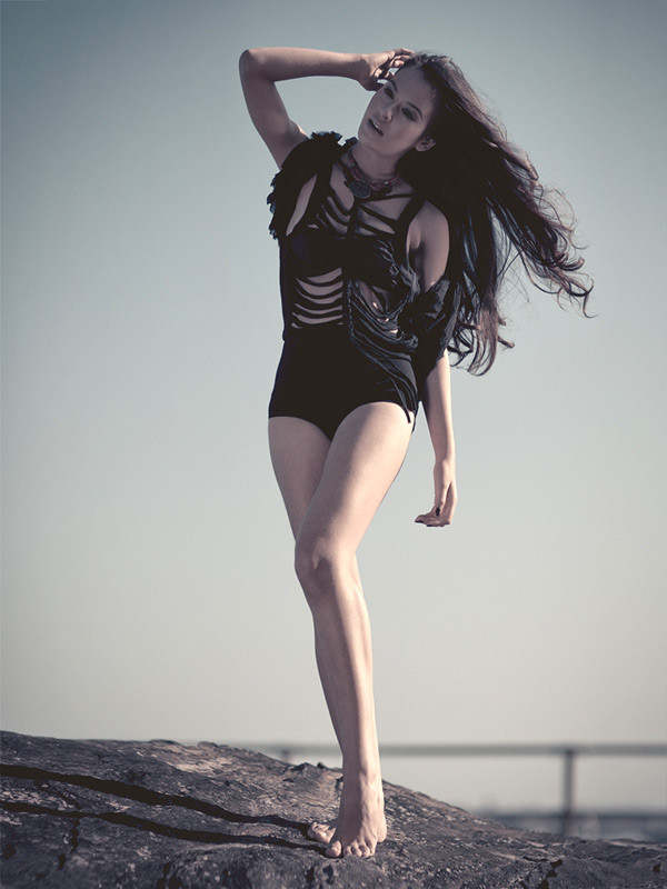 Người đẹp tuổi teen có bố là người Pháp, mẹ là người Việt nên sở hữu vẻ đẹp lai. Cô có thể nói thông thạo 5 thứ tiếng: Việt, Pháp, Anh, Italy và Trung Quốc. Người đẹp tuổi teen có bố là người Pháp, mẹ là người Việt nên sở hữu vẻ đẹp lai. Cô có thể nói thông thạo 5 thứ tiếng: Việt, Pháp, Anh, Italy và Trung Quốc.