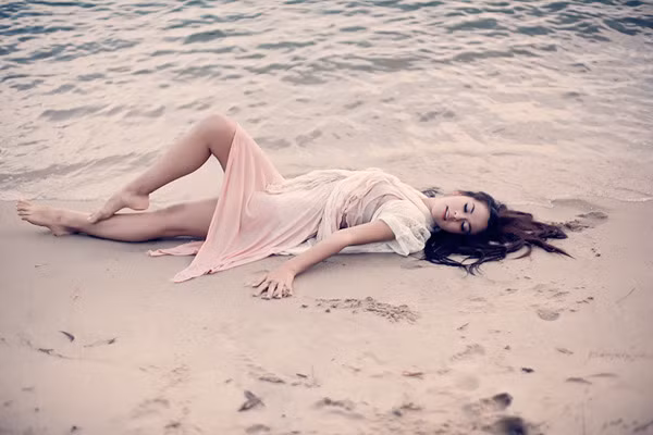 Với chiều cao 1m72 cùng gương mặt lai ấn tượng, Hương Thùy có rất nhiều cơ hội để tạo dựng tên tuổi. Tuy nhiên, ước mơ lớn nhất của cô lại là trở thành một nhà thiết kế thời trang. Cô dự định sẽ sang Italy học tập sau khi tốt nghiệp phổ thông.