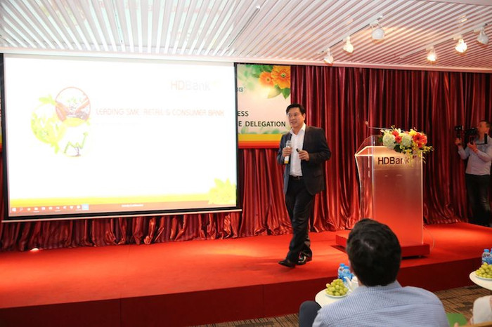 Phó Tổng giám đốc Trần Hoài Nam giới thiệu Vietjet, HDB với đoàn đại học Dartmouth Phó Tổng giám đốc Trần Hoài Nam giới thiệu Vietjet, HDB với đoàn đại học Dartmouth