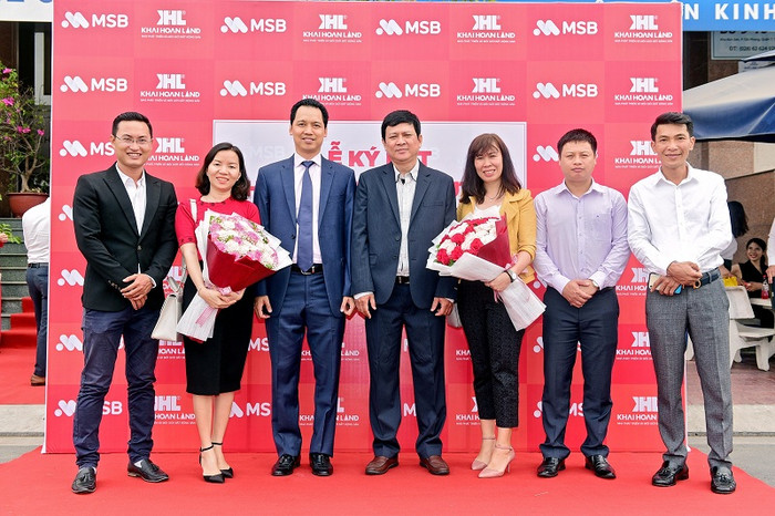 Đại diện hai bên tại lễ ký kết. Đại diện hai bên tại lễ ký kết.