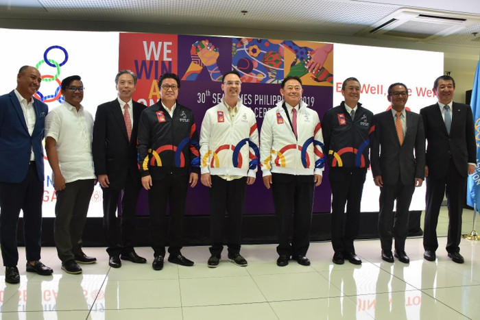 Ông Kaoru Kurashima – Phó Chủ tịch Tập đoàn Ajinomoto kiêm Chủ tịch Khu vực Đông Nam Á (thứ 4 từ bên phải) đại diện Tập đoàn tham gia Lễ kí kết tài trợ SEA Games 30.