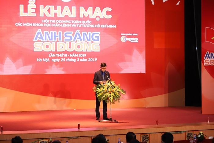 Bí thư Trung ương Đoàn, Chủ tịch Trung ương Hội Sinh viên Việt Nam Bùi Quang Huy phát biểu khai mạc Hội thi &quot;Ánh sáng soi đường&quot; lần thứ III, năm 2019