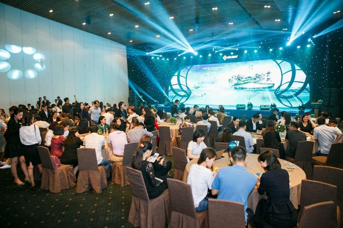 Toàn bộ khán phòng Trung tâm hội nghị Gem Center tại Thành phố Hồ Chí Minh chật kín nhà đầu tư