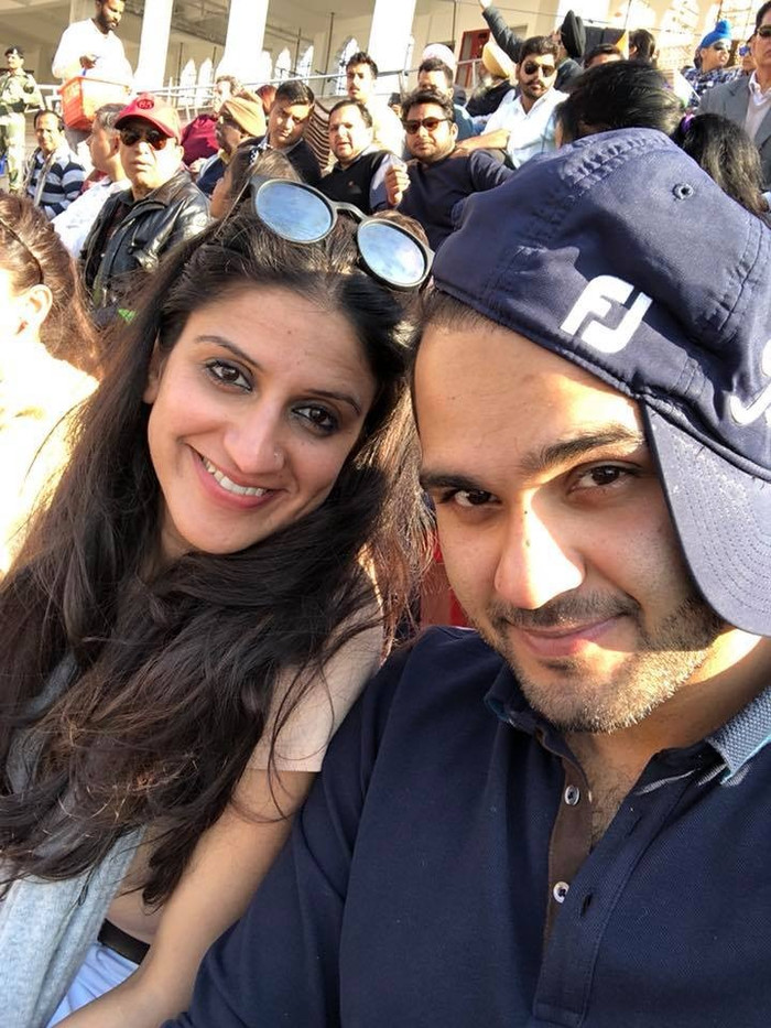 Ảnh cô dâu chú rể đời thường trên FB Rushang Shah. Ảnh cô dâu chú rể đời thường trên FB Rushang Shah.