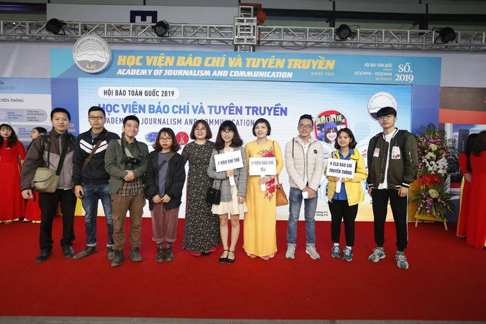 Giảng viên, sinh viên Viện Báo chí tham gia Hội báo toàn quốc 2019 Giảng viên, sinh viên Viện Báo chí tham gia Hội báo toàn quốc 2019