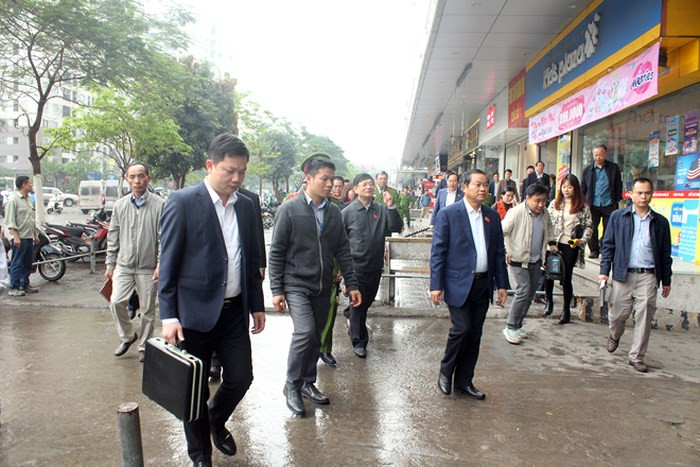 Chiều 19/3, Phó Chủ tịch Quốc hội Đỗ Bá Tỵ, Trưởng Đoàn giám sát của Quốc hội dẫn đầu Đoàn giám sát kiểm tra thực tế về công tác phòng cháy chữa cháy tại Tổ hợp chung cư HH Linh Đàm Chiều 19/3, Phó Chủ tịch Quốc hội Đỗ Bá Tỵ, Trưởng Đoàn giám sát của Quốc hội dẫn đầu Đoàn giám sát kiểm tra thực tế về công tác phòng cháy chữa cháy tại Tổ hợp chung cư HH Linh Đàm