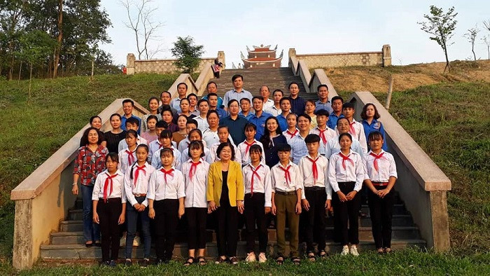 Qũy học bổng Vừ A Dính chắp cánh ước mơ bay xa (Ảnh: Tòng Lan) Qũy học bổng Vừ A Dính chắp cánh ước mơ bay xa (Ảnh: Tòng Lan)