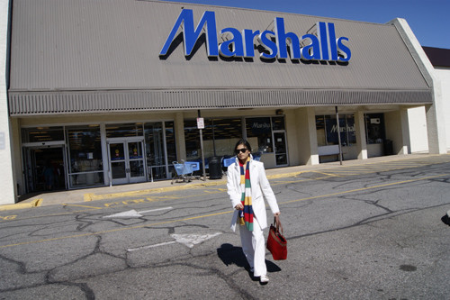 Thời gian gần đây, Á hậu Trương Thị May luôn được lòng các tổ chức từ thiện trong và ngoài nước. Chính vì vậy, cô cùng mẹ và các nghệ sĩ Việt Nam như diễn viên Chi Bảo, hoa hậu Nguyễn Thị Huyền... đã có chuyến thăm và kêu gọi kiều bào tại Mỹ chung tay ủng hộ các chương trình từ thiện tại Việt Nam trong năm 2012, trong đó có các dự án: phẫu thuật tim cho trẻ nghèo, xây nhà tình thương, lập chương trình học bổng khuyến học, bảo trợ trẻ em nghèo và xây dựng cộng đồng Hiểu về trái tim (một dự án mà cô được chọn làm đại sứ). Chuyến đi đã đạt được những thành công nhất định và tranh thủ thời gian ghé thăm nước bạn. (Theo Zing) Thời gian gần đây, Á hậu Trương Thị May luôn được lòng các tổ chức từ thiện trong và ngoài nước. Chính vì vậy, cô cùng mẹ và các nghệ sĩ Việt Nam như diễn viên Chi Bảo, hoa hậu Nguyễn Thị Huyền... đã có chuyến thăm và kêu gọi kiều bào tại Mỹ chung tay ủng hộ các chương trình từ thiện tại Việt Nam trong năm 2012, trong đó có các dự án: phẫu thuật tim cho trẻ nghèo, xây nhà tình thương, lập chương trình học bổng khuyến học, bảo trợ trẻ em nghèo và xây dựng cộng đồng Hiểu về trái tim (một dự án mà cô được chọn làm đại sứ). Chuyến đi đã đạt được những thành công nhất định và tranh thủ thời gian ghé thăm nước bạn. (Theo Zing)