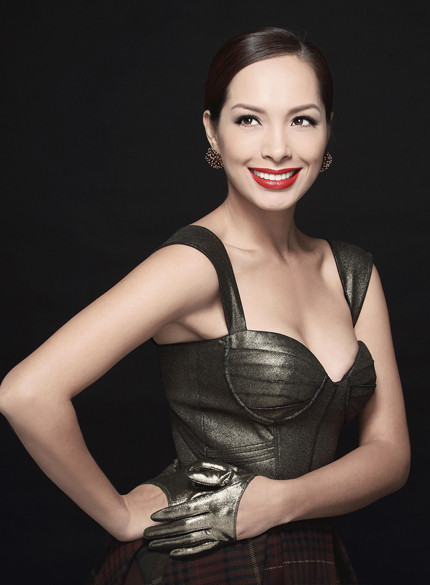 Với mong muốn nhìn lại chặng đường âm nhạc sau hơn 20 và một cột mốc để giới thiệu, trình làng thể loại âm nhạc khác – phong cách âm nhạc blues jazz, nhạc sỹ Minh Khang sẽ tổ chức đêm nhạc Minh Khang Đối thoại Ký ức tại Nhà hát TP.HCM vào tối nay (14/5). Người mẫu Thúy Hạnh cho biết, vợ chồng chị làm liveshow với sự xuất hiện của dàn sao như Thành Lộc, Siu Black, Đàm Vĩnh Hưng, Thu Minh… nhưng miễn phí vì theo chị, bỏ tiền cho đam mê là chuyện bình thường. Với mong muốn nhìn lại chặng đường âm nhạc sau hơn 20 và một cột mốc để giới thiệu, trình làng thể loại âm nhạc khác – phong cách âm nhạc blues jazz, nhạc sỹ Minh Khang sẽ tổ chức đêm nhạc Minh Khang Đối thoại Ký ức tại Nhà hát TP.HCM vào tối nay (14/5). Người mẫu Thúy Hạnh cho biết, vợ chồng chị làm liveshow với sự xuất hiện của dàn sao như Thành Lộc, Siu Black, Đàm Vĩnh Hưng, Thu Minh… nhưng miễn phí vì theo chị, bỏ tiền cho đam mê là chuyện bình thường.