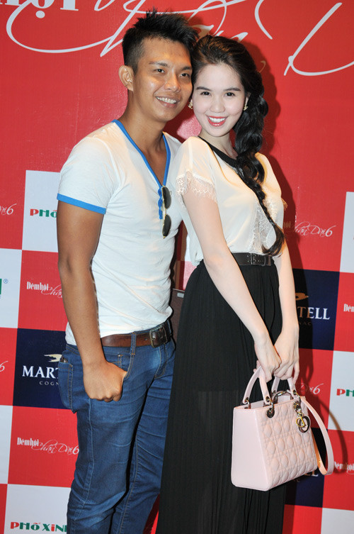 Trong Đêm hội chân dài lần 6, Ngọc Trinh sẽ tham gia vào những màn diễn thời trang, đặc biệt bên cạnh nhiều chân dài đình đám của Venus. Ngọc Trinh nói: "Theo kịch bản thì tôi sẽ xuất hiện trong màn đầu của đêm trình diễn. Tôi tin là mình sẽ làm tốt mặc dù đã từ lâu lắm rồi tôi chưa bước lại trên sàn catwalk". (Theo Zing)