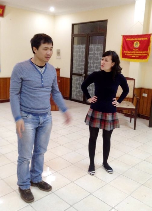 Đạo diễn Đỗ Thanh Hải tập luyện cùng Vân Dung.