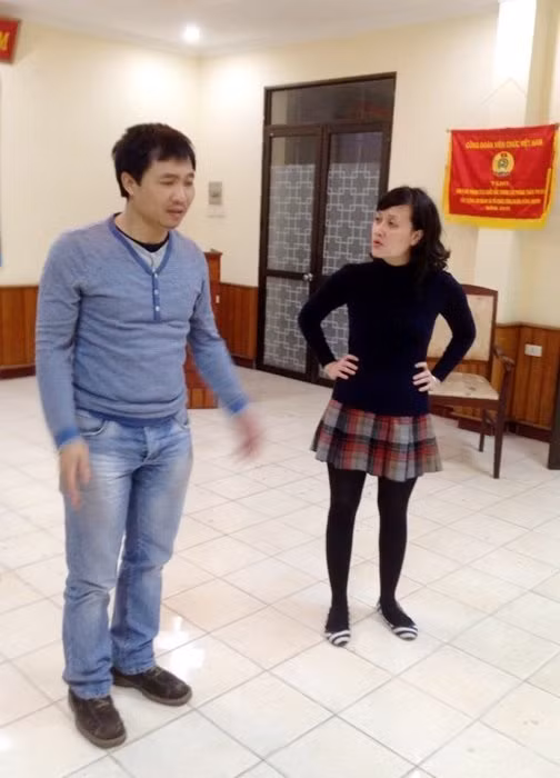 Đạo diễn Đỗ Thanh Hải tập luyện cùng Vân Dung. Đạo diễn Đỗ Thanh Hải tập luyện cùng Vân Dung.