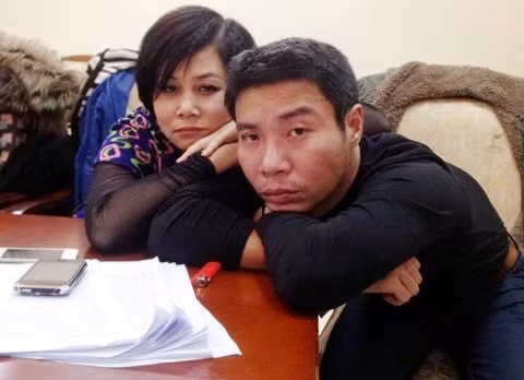 Công Lý, Minh Hằng làm mặt sầu não. Công Lý, Minh Hằng làm mặt sầu não.