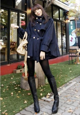 Một chiếc áo cape mix với boot cổ cao, thật tuyệt phải không? Một chiếc áo cape mix với boot cổ cao, thật tuyệt phải không?