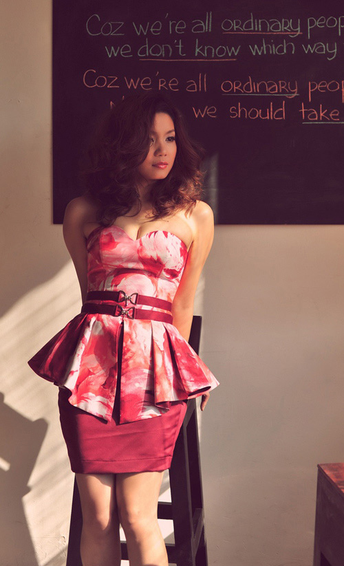 Bà mẹ một con 'Ngọc Anh' quá tay khiến vòng 1 bỗng nhiên 'méo mó' Bà mẹ một con 'Ngọc Anh' quá tay khiến vòng 1 bỗng nhiên 'méo mó'