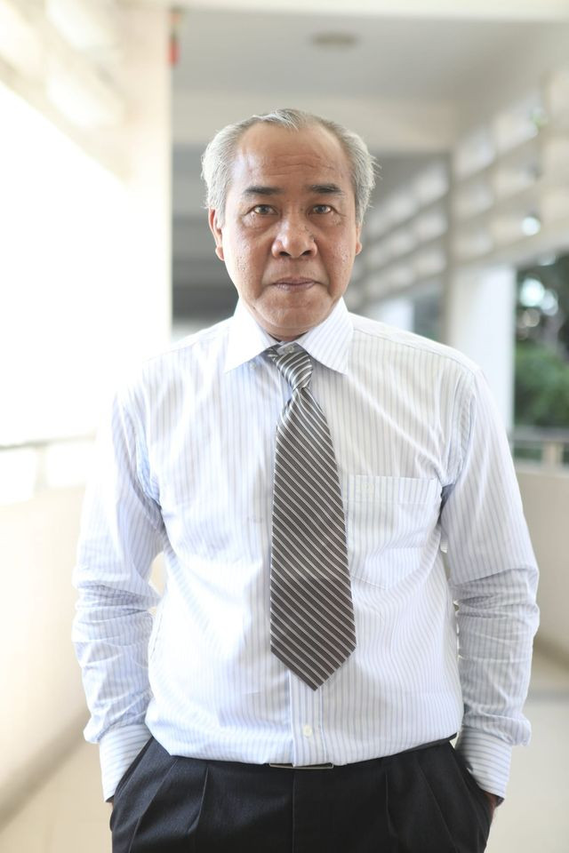 Nhiều thế hệ học trò của thầy Đạt hiện cũng là đồng nghiệp dạy Toán với thầy trong trường (ảnh: CTV)