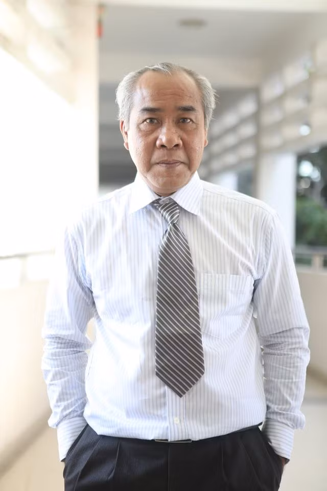 Nhiều thế hệ học trò của thầy Đạt hiện cũng là đồng nghiệp dạy Toán với thầy trong trường (ảnh: CTV)