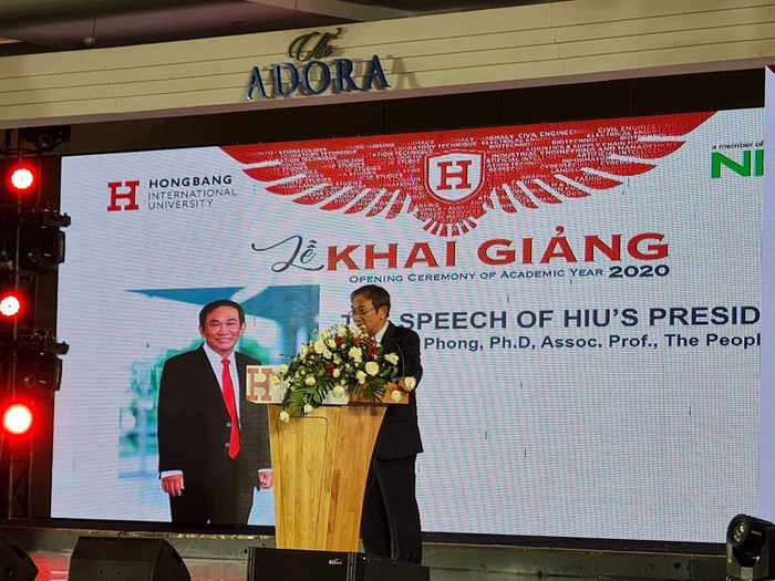 Phó Giáo sư Hồ Thanh Phong - Hiệu trưởng phát biểu tại lễ khai giảng (ảnh: P.L) Phó Giáo sư Hồ Thanh Phong - Hiệu trưởng phát biểu tại lễ khai giảng (ảnh: P.L)