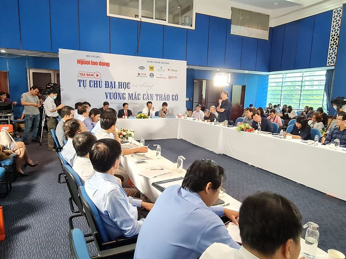 Toàn cảnh buổi tọa đàm "Tự chủ đại học và những vướng mắc cần tháo gỡ" (ảnh: P.L) Toàn cảnh buổi tọa đàm "Tự chủ đại học và những vướng mắc cần tháo gỡ" (ảnh: P.L)