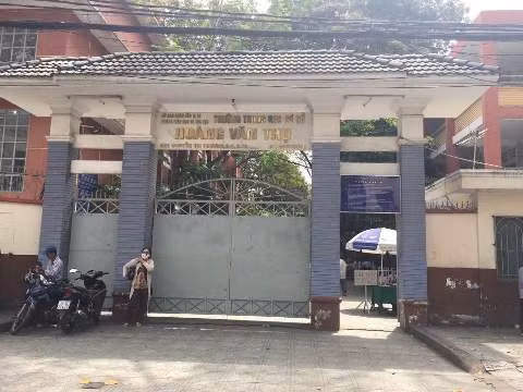 Trường trung học cơ sở Hoàng Văn Thụ, quận 10, nơi xảy ra việc các nữ sinh đánh nhau (ảnh: P.L)
