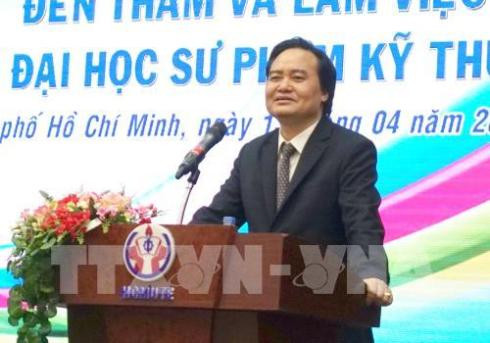 Bộ trưởng Phùng Xuân Nhạ phát biểu tại Trường Đại học Sư Phạm Kỹ thuật chiều 13/4 (ảnh: TTXVN)