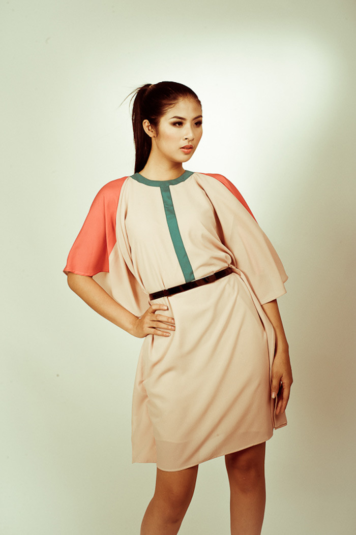 Trang phục trong BST F4 do Ngọc Hân sáng tạo. F4 (4 chữ F) có ý nghĩa rất hay là: Fashion (thời trang), Fast (nhanh chóng), Favourites (yêu thích), Forever (mãi mãi).