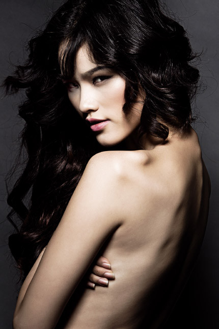 Tuyết Lan bỗng dưng mang tiếng "ngớ ngẩn" vì tin vịt. Tuyết Lan bỗng dưng mang tiếng "ngớ ngẩn" vì tin vịt.