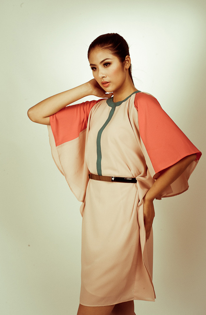 Ngọc Hân đã kết hợp với các bạn là Huệ Linh, Quang Long, Ngoc Tú thành lập nhóm F4, bắt tay thiết kế nên bộ sưu tập (BST) F4.