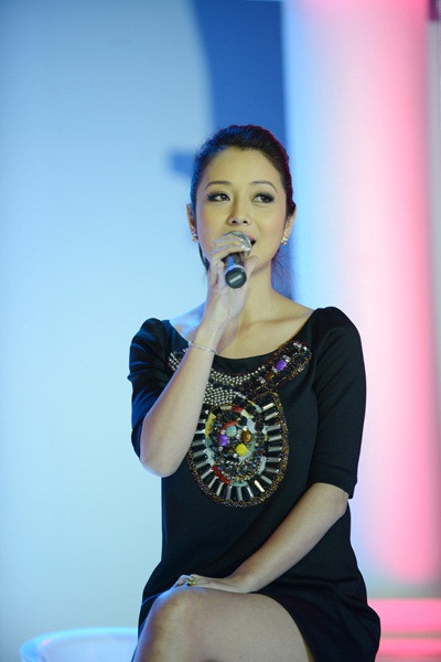 Hy vọng sau đám cưới hoành tráng với người chồng đại gia, Jennifer Phạm sẽ biết tiết chế bản thân để diện những bộ cánh kín đáo, gợi cảm vừa phải, bởi trước đây khi chưa quá sa đà trong việc khoe ngực, cách ăn mặc của cô cũng đã nhận được rất nhiều lời khen ngợi của công chúng. Hy vọng sau đám cưới hoành tráng với người chồng đại gia, Jennifer Phạm sẽ biết tiết chế bản thân để diện những bộ cánh kín đáo, gợi cảm vừa phải, bởi trước đây khi chưa quá sa đà trong việc khoe ngực, cách ăn mặc của cô cũng đã nhận được rất nhiều lời khen ngợi của công chúng.